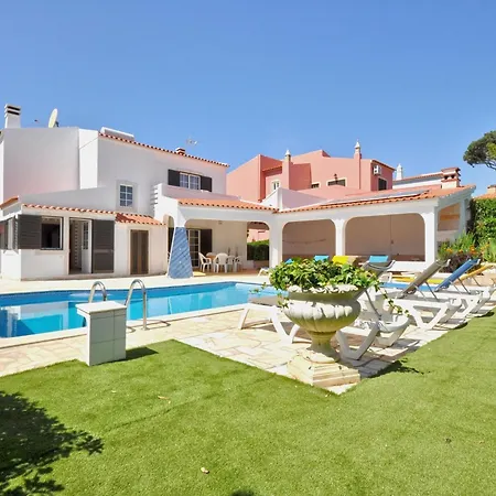 Spacious In The Typical Portuguese Style With Private Swimming Pool Near *