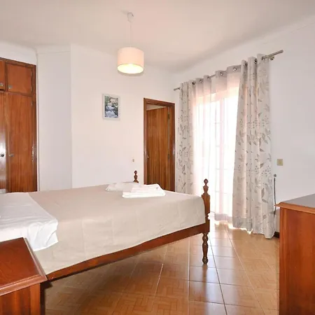 Spacious In The Typical Portuguese Style With Private Swimming Pool Near Semesterbostad