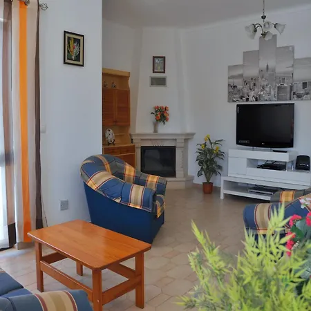 Spacious In The Typical Portuguese Style With Private Swimming Pool Near 別荘