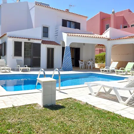 Spacious In The Typical Portuguese Style With Private Swimming Pool Near 別荘