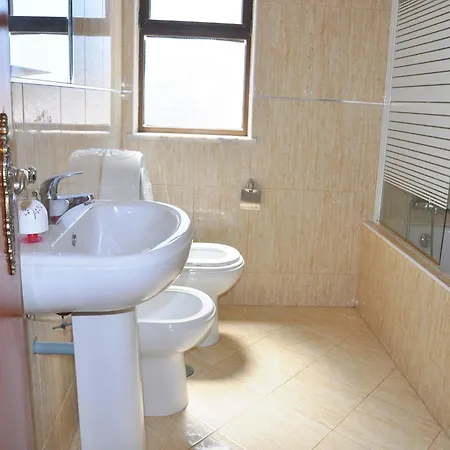 Spacious In The Typical Portuguese Style With Private Swimming Pool Near * ヴィラモウラ