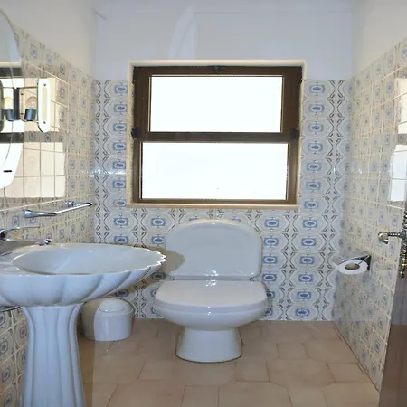 Spacious In The Typical Portuguese Style With Private Swimming Pool Near *