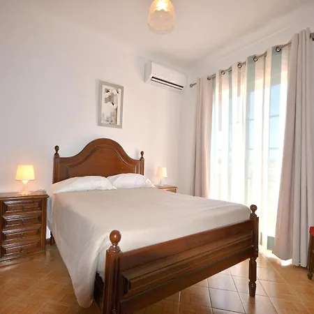 Spacious In The Typical Portuguese Style With Private Swimming Pool Near *