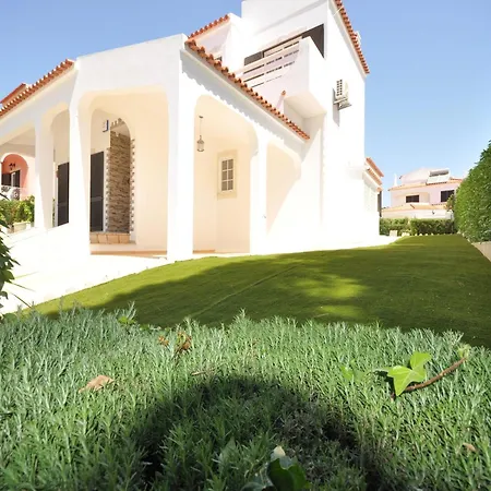 Spacious With Private Pool *