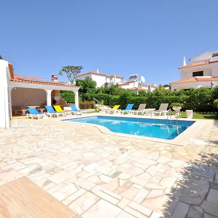 Spacious In The Typical Portuguese Style With Private Swimming Pool Near Vilamoura