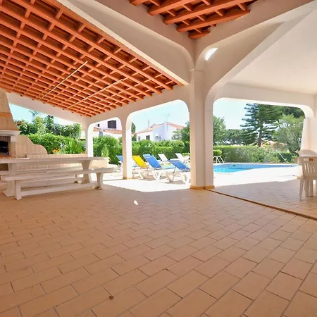 Holiday home Spacious In The Typical Portuguese Style With Private Swimming Pool Near