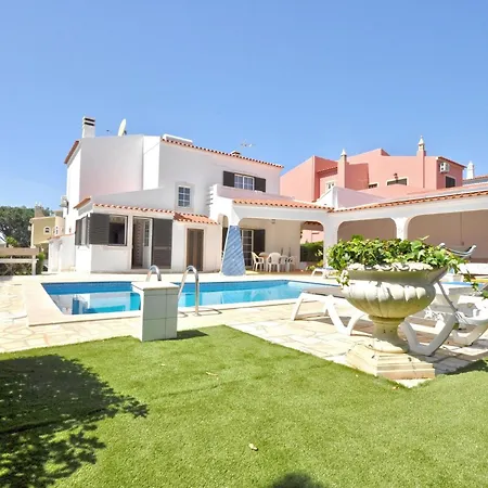 Holiday home Spacious In The Typical Portuguese Style With Private Swimming Pool Near *