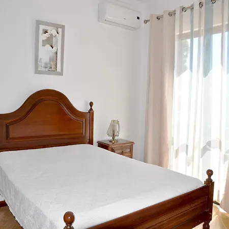 Spacious In The Typical Portuguese Style With Private Swimming Pool Near Vilamoura