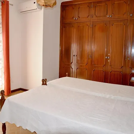 Spacious In The Typical Portuguese Style With Private Swimming Pool Near * Vilamoura