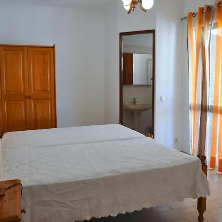 Spacious In The Typical Portuguese Style With Private Swimming Pool Near Holiday home