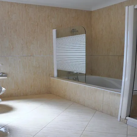 Spacious In The Typical Portuguese Style With Private Swimming Pool Near * Vilamoura
