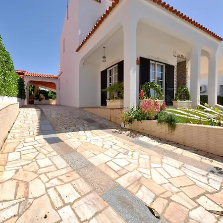 Holiday home Spacious In The Typical Portuguese Style With Private Swimming Pool Near *