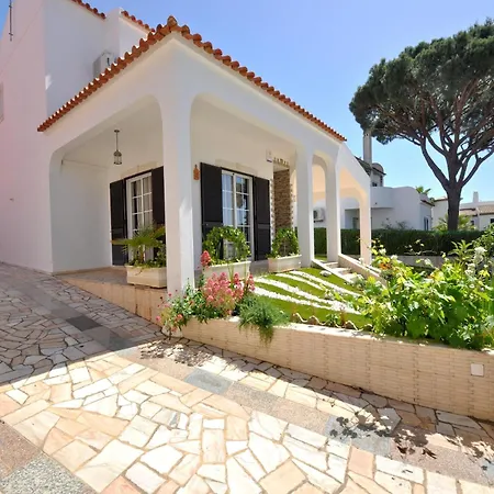 Spacious In The Typical Portuguese Style With Private Swimming Pool Near Holiday home Vilamoura