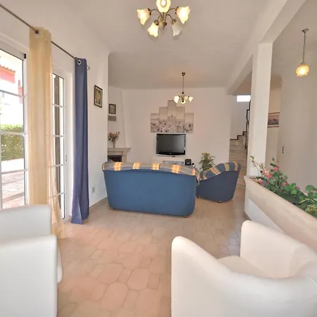 Holiday home Spacious In The Typical Portuguese Style With Private Swimming Pool Near