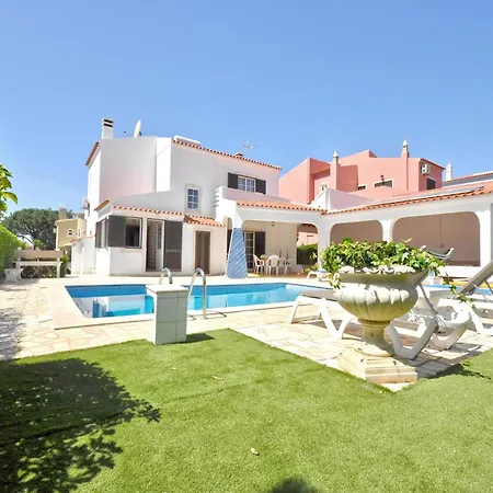Spacious In The Typical Portuguese Style With Private Swimming Pool Near Holiday home Vilamoura