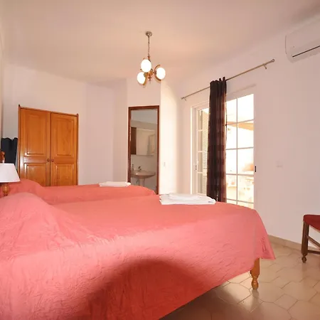 Holiday home Spacious In The Typical Portuguese Style With Private Swimming Pool Near *