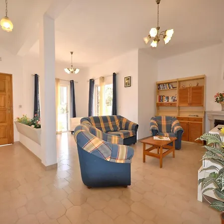 Spacious With Private Pool Feriehus *