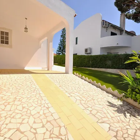 Spacious In The Typical Portuguese Style With Private Swimming Pool Near * Vilamoura