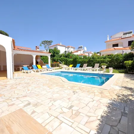 Spacious In The Typical Portuguese Style With Private Swimming Pool Near Vilamoura